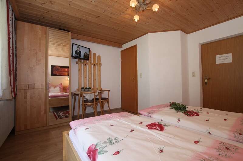 Zimmer 2 im Haus Gugglberger im Zillertal